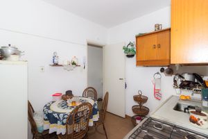 Image 14 - 872408