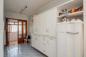 Image 7 - 872411