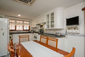 Image 4 - 872411