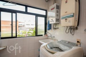 Image 10 - 872411