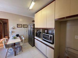 Image 14 - 872418