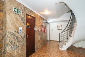 Image 12 - 872421