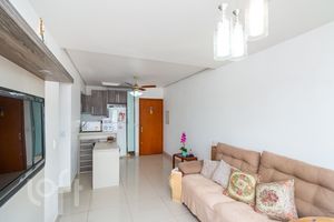 Image 1 - 872423