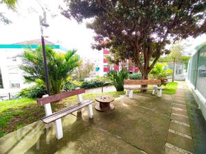 Image 10 - 872425