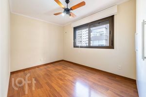 Image 8 - 872435