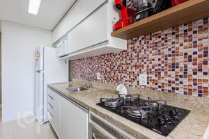 Image 13 - 872437