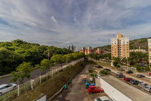 Image 6 - 872469