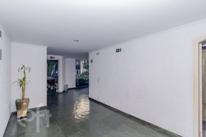 Image 32 - 872495