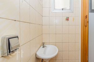 Image 30 - 872495
