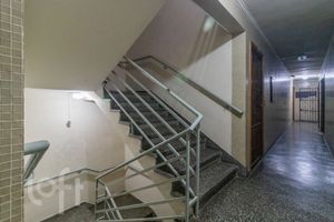 Image 18 - 872515