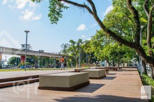 Image 13 - 872517