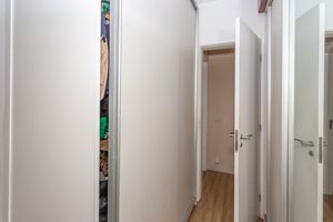 Image 21 - 872524