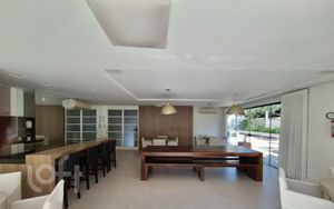Image 21 - 872530