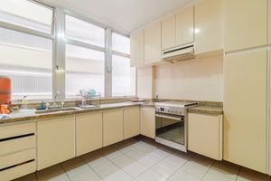 Image 4 - 872531