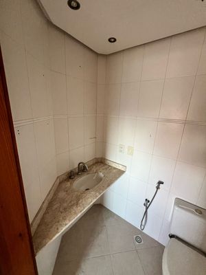 Image 12 - 872535