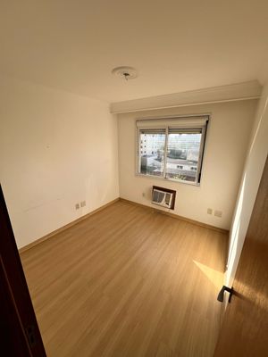 Image 9 - 872535