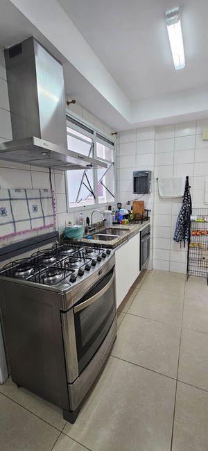 Image 9 - 872536