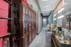 Image 10 - 872597