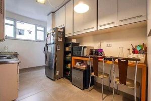 Image 6 - 872598