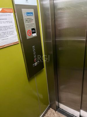 Image 9 - 872618