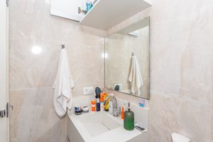 Image 9 - 872622