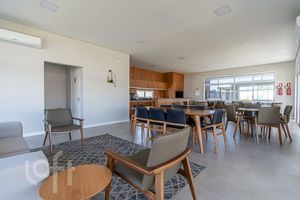 Image 21 - 872623