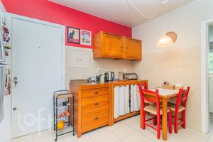 Image 8 - 872628