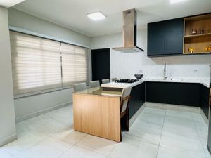 Image 11 - 872634