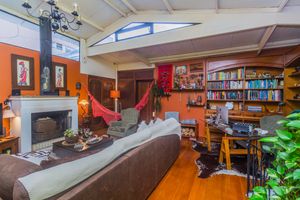 Image 8 - 872645