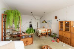 Image 1 - 872646
