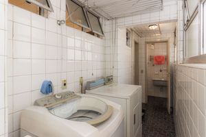 Image 33 - 872646