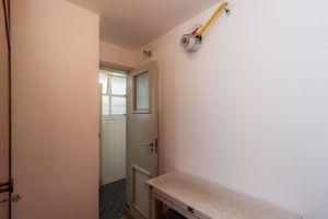 Image 37 - 872646