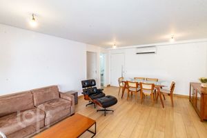 Image 1 - 872696