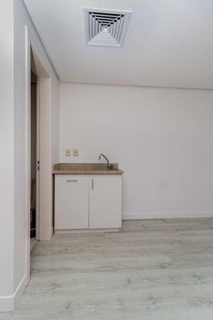 Image 10 - 872697
