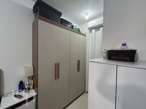 Image 17 - 872701