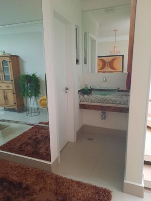 Image 19 - 872704