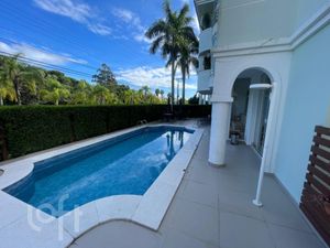 Image 19 - 872728