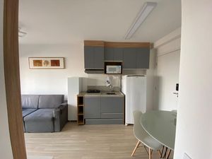 Image 4 - 872730