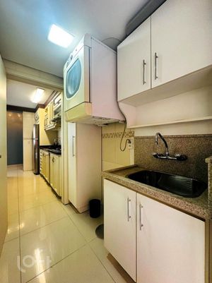 Image 21 - 872776