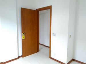 Image 10 - 872779