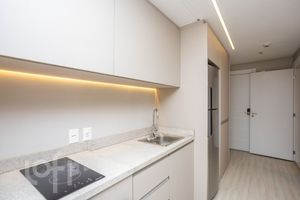 Image 4 - 872788