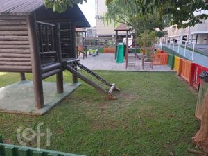 Image 11 - 872810
