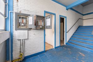 Image 21 - 872811