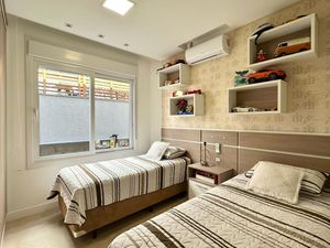 Image 19 - 872814