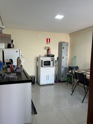 Image 3 - 872865