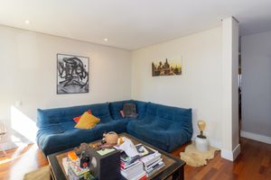 Image 4 - 872870