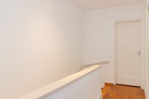 Image 8 - 872870