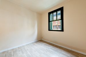 Image 19 - 872888