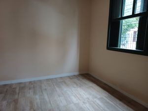 Image 1 - 872888