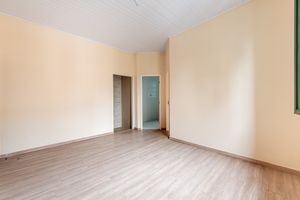 Image 32 - 872888